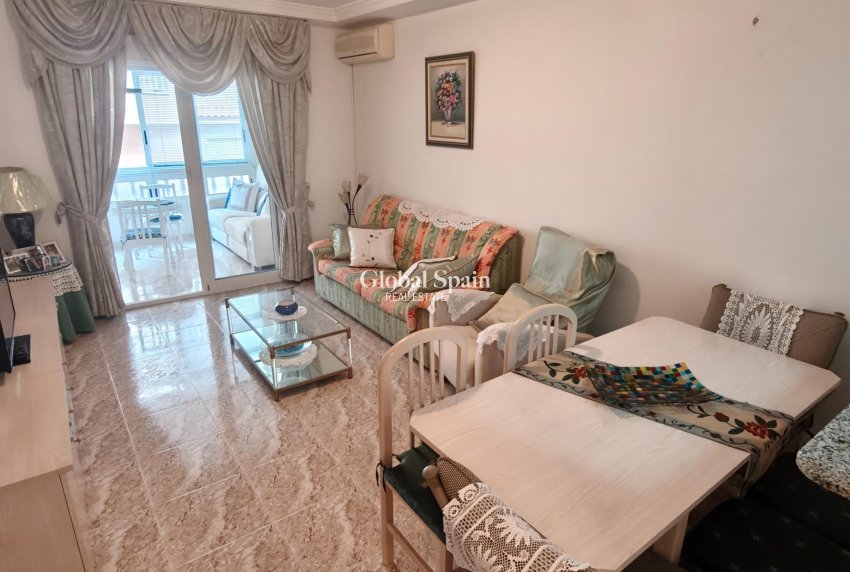 Wiederverkauf - WOHNUNG -
TORREVIEJA - Playa del Cura