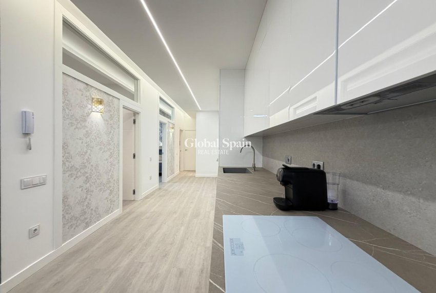Wiederverkauf - WOHNUNG -
TORREVIEJA - Playa del Cura