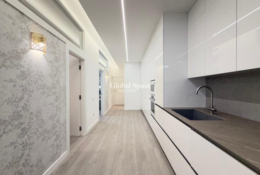 Wiederverkauf - WOHNUNG -
TORREVIEJA - Playa del Cura