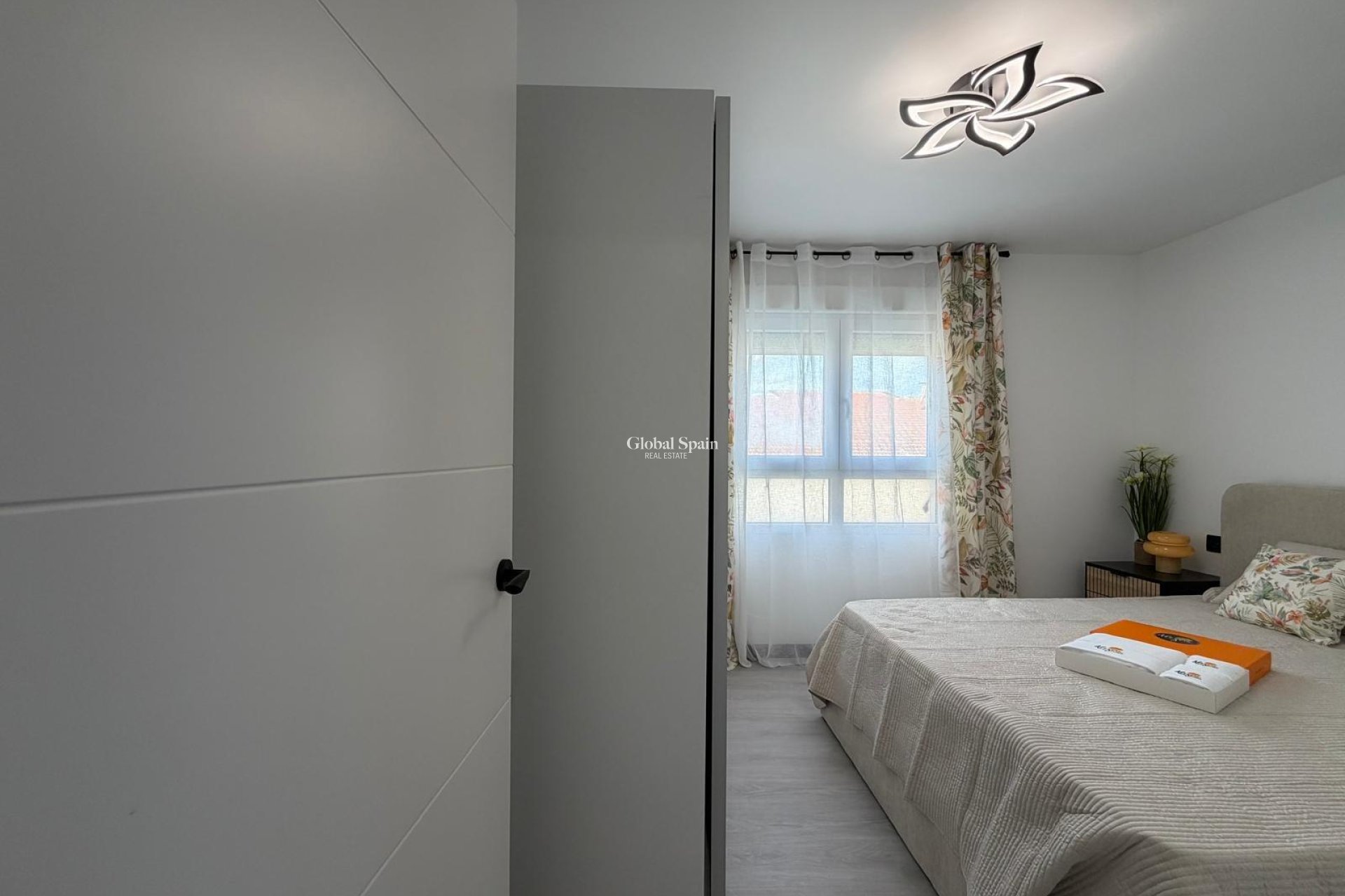 Wiederverkauf - WOHNUNG -
TORREVIEJA - Playa del Cura
