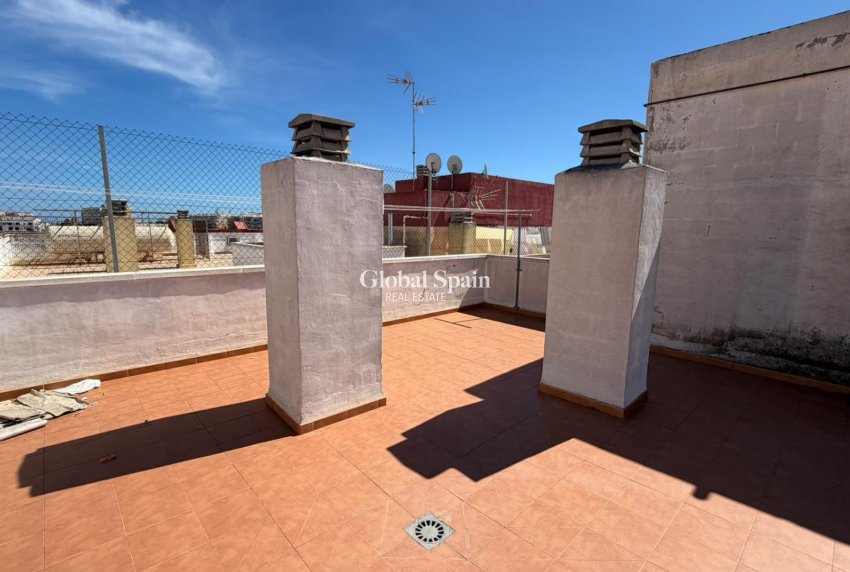 Wiederverkauf - WOHNUNG -
TORREVIEJA - Playa del Cura