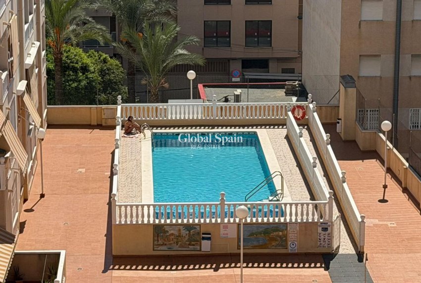 Wiederverkauf - WOHNUNG -
TORREVIEJA - Playa del Cura