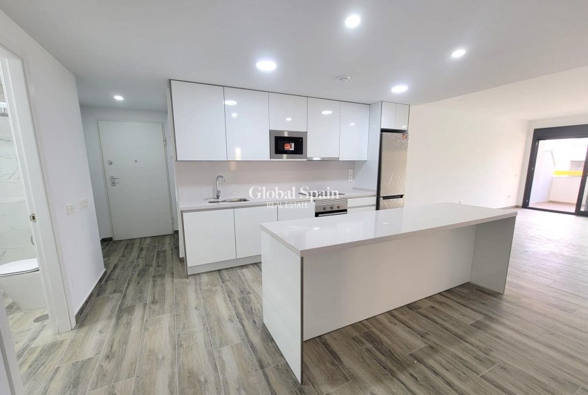 Wiederverkauf - WOHNUNG -
TORREVIEJA - Playa del Cura