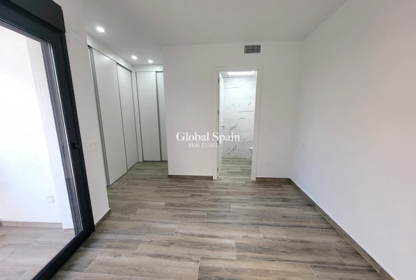 Wiederverkauf - WOHNUNG -
TORREVIEJA - Playa del Cura