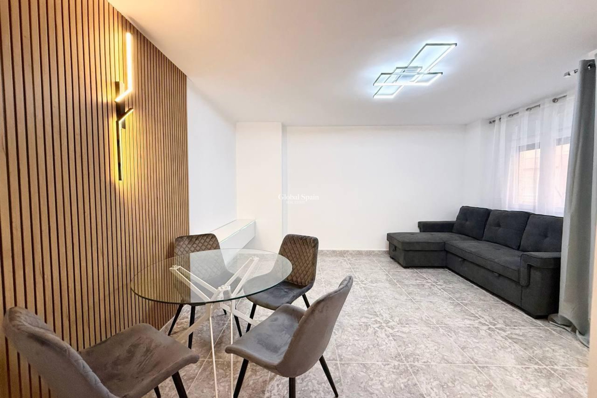 Wiederverkauf - WOHNUNG -
TORREVIEJA - Playa del Cura