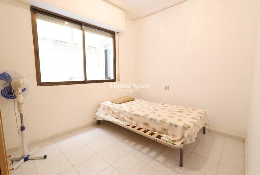 Wiederverkauf - Wohnung -
TORREVIEJA - Playa del cura