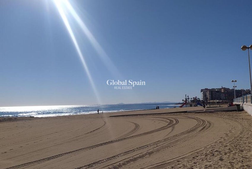 Wiederverkauf - WOHNUNG -
TORREVIEJA - PLAYA LOS LOCOS