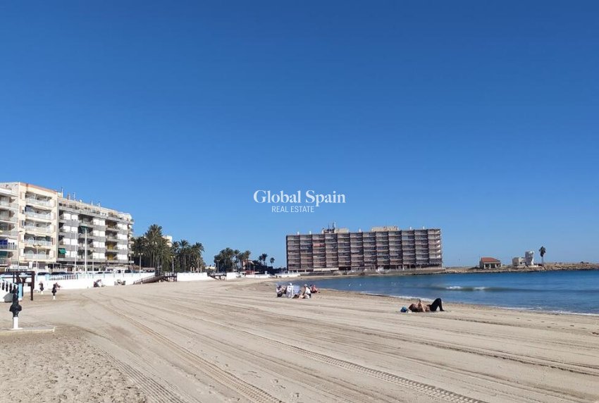 Wiederverkauf - WOHNUNG -
TORREVIEJA - PLAYA LOS LOCOS