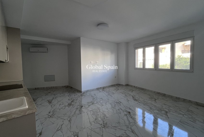 Wiederverkauf - WOHNUNG -
TORREVIEJA - PLAYA LOS LOCOS