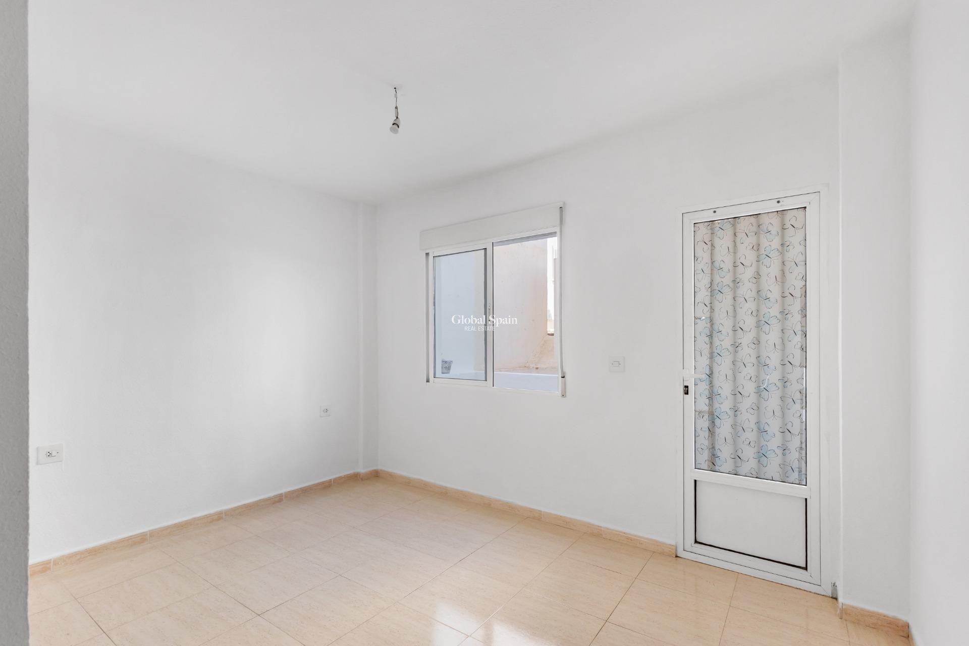 Wiederverkauf - WOHNUNG -
TORREVIEJA - Puerto Deportivo