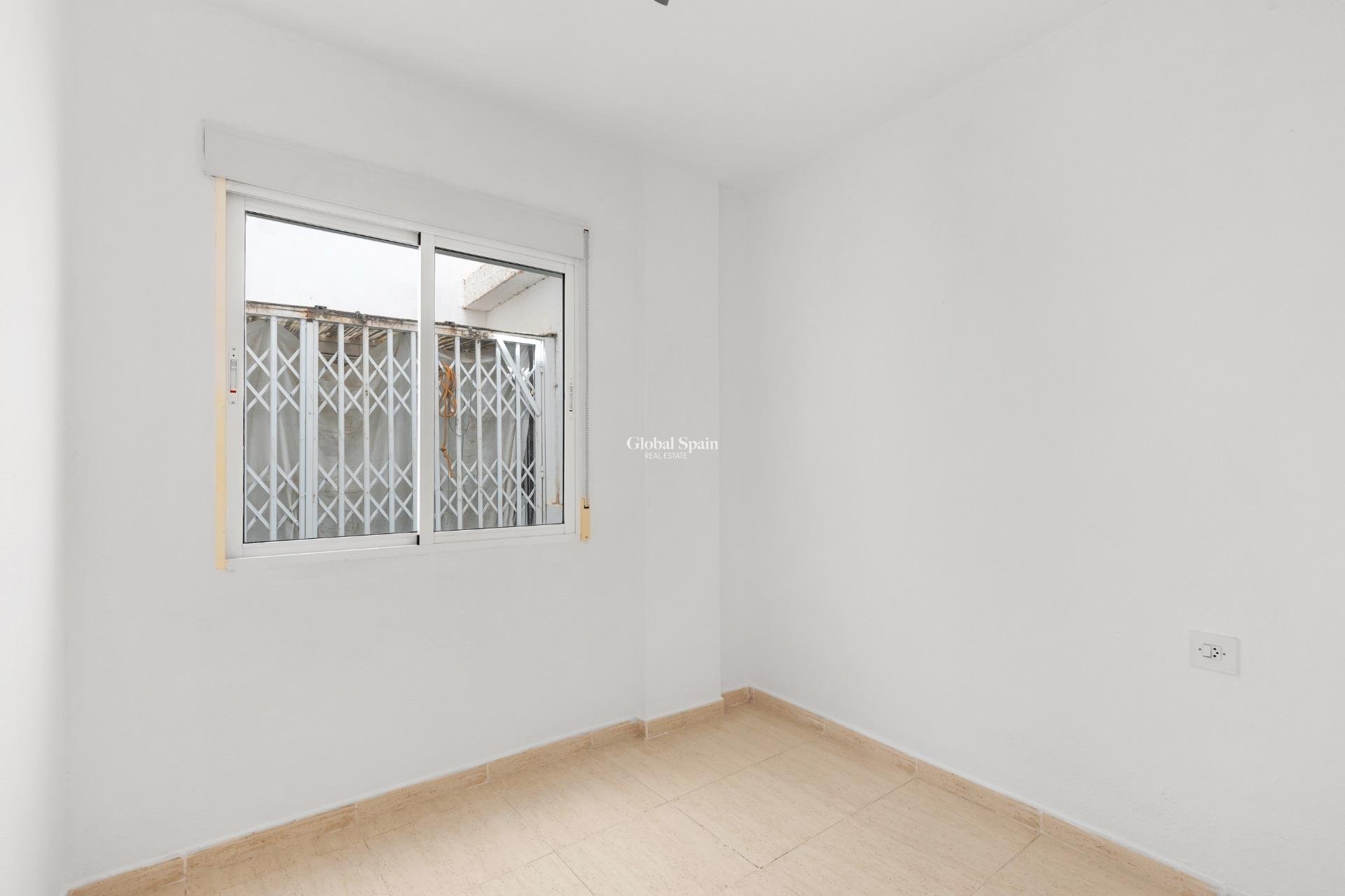 Wiederverkauf - WOHNUNG -
TORREVIEJA - Puerto Deportivo