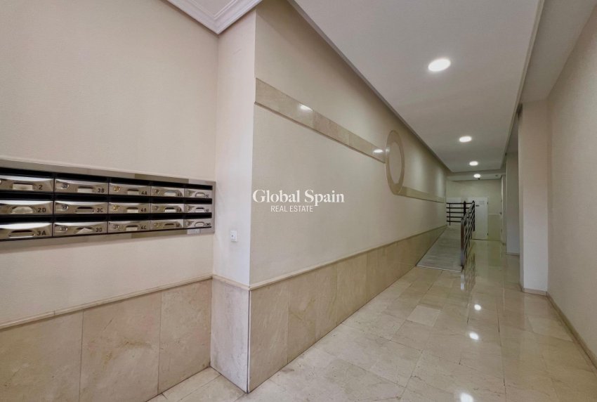 Wiederverkauf - WOHNUNG -
TORREVIEJA - Puerto Deportivo
