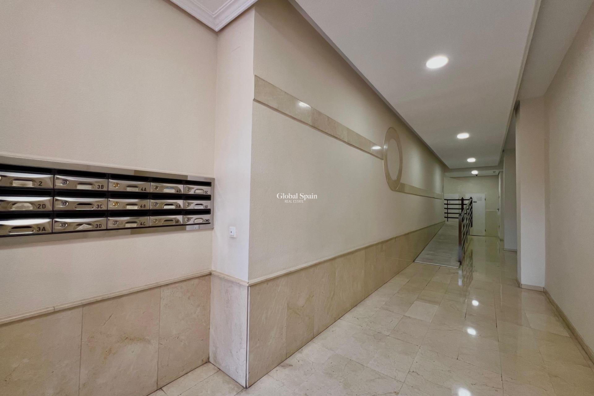 Wiederverkauf - WOHNUNG -
TORREVIEJA - Puerto Deportivo