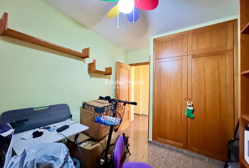 Wiederverkauf - WOHNUNG -
TORREVIEJA - Puerto Deportivo