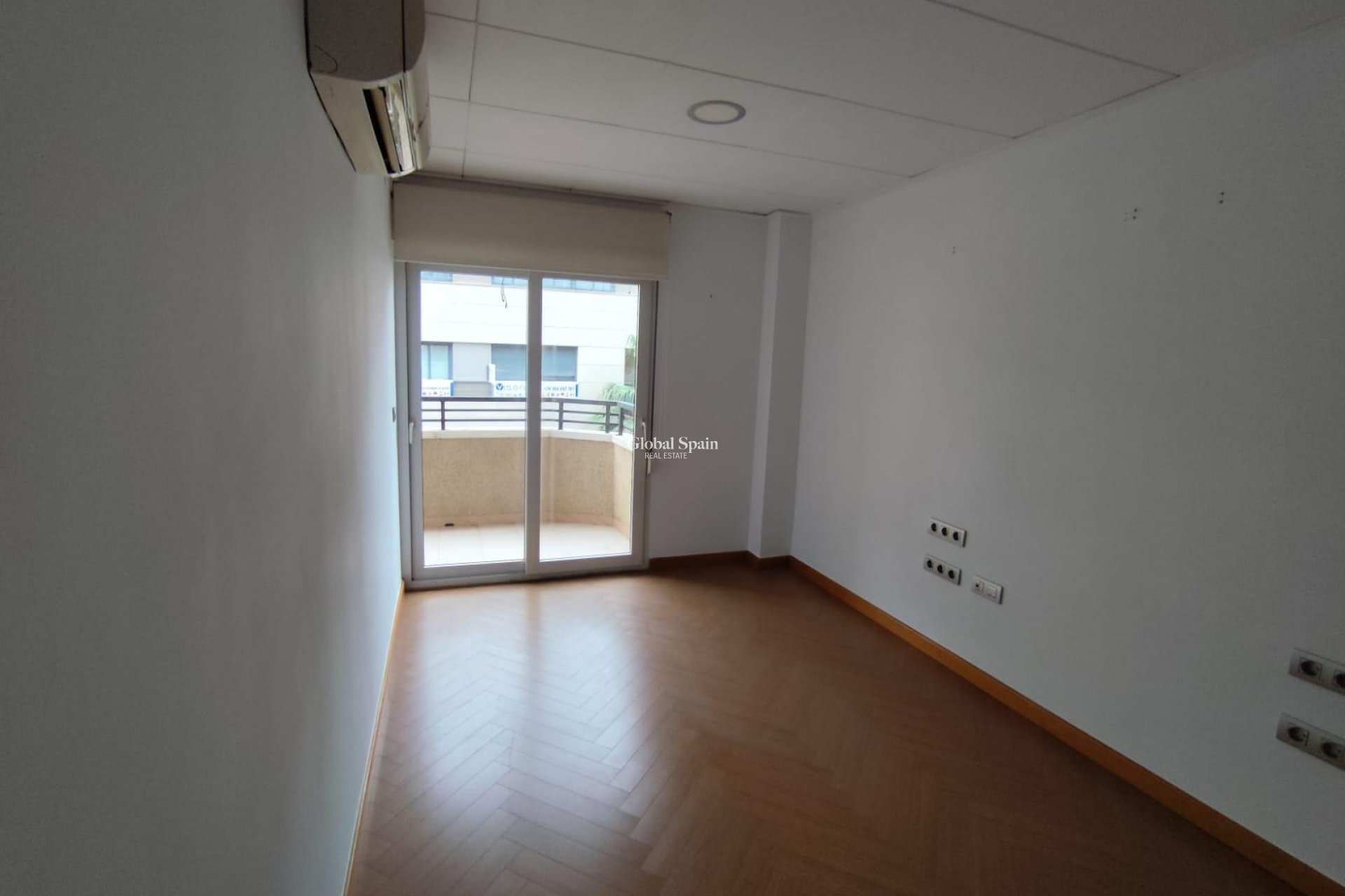 Wiederverkauf - WOHNUNG -
TORREVIEJA - Puerto