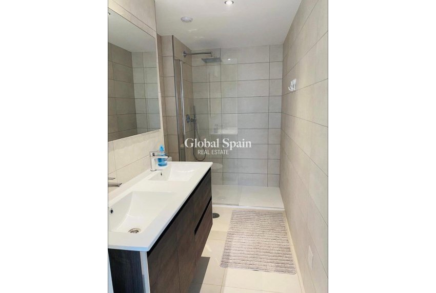 Wiederverkauf - Wohnung -
TORREVIEJA - Punta Prima