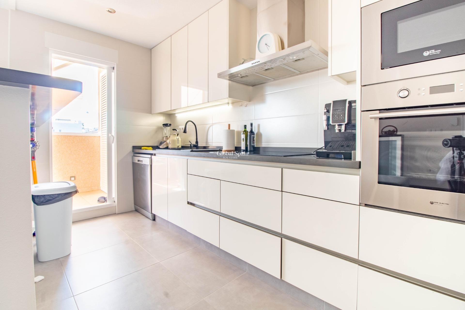 Wiederverkauf - WOHNUNG -
TORREVIEJA - Punta prima