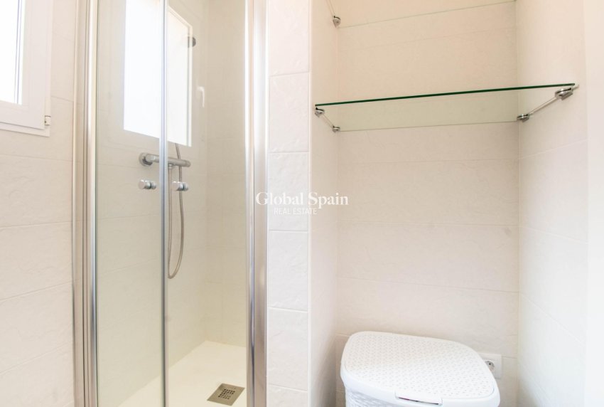 Wiederverkauf - WOHNUNG -
TORREVIEJA - Punta prima