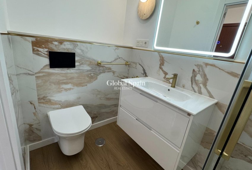 Wiederverkauf - WOHNUNG -
TORREVIEJA - Punta prima