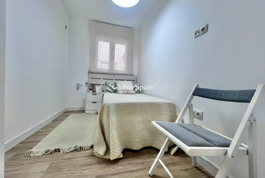 Wiederverkauf - WOHNUNG -
TORREVIEJA - Punta prima