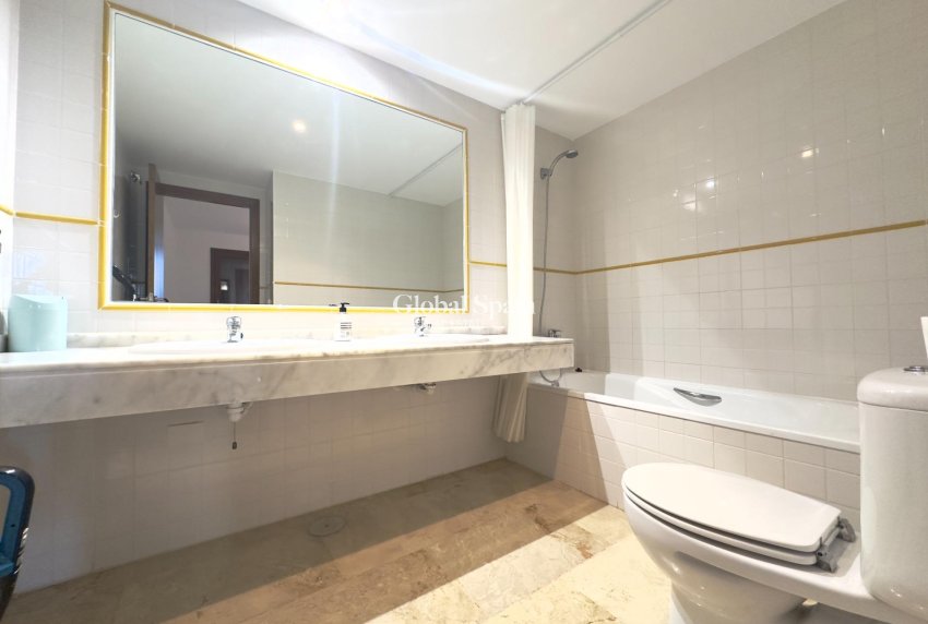 Wiederverkauf - WOHNUNG -
TORREVIEJA - Punta prima