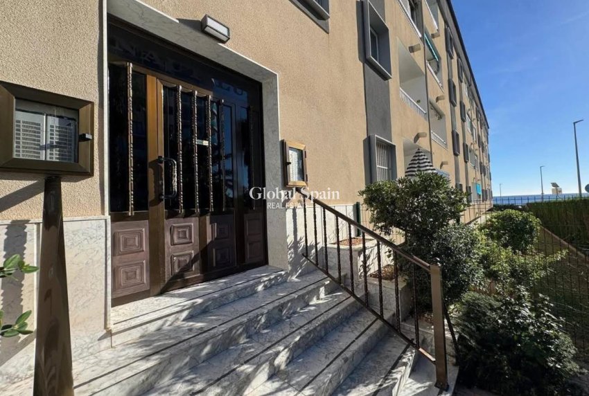 Wiederverkauf - WOHNUNG -
TORREVIEJA - Punta Prima