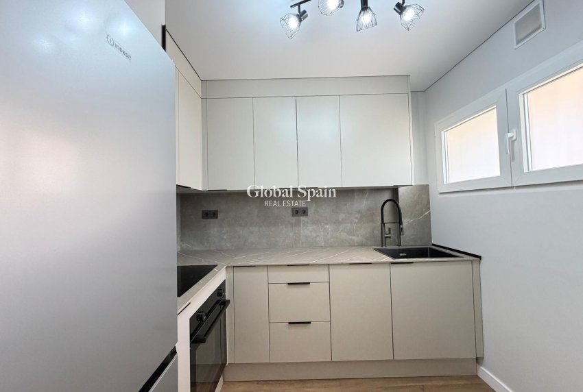 Wiederverkauf - WOHNUNG -
TORREVIEJA - Punta Prima