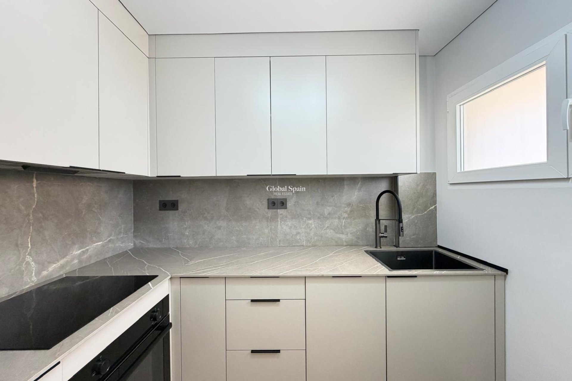 Wiederverkauf - WOHNUNG -
TORREVIEJA - Punta Prima