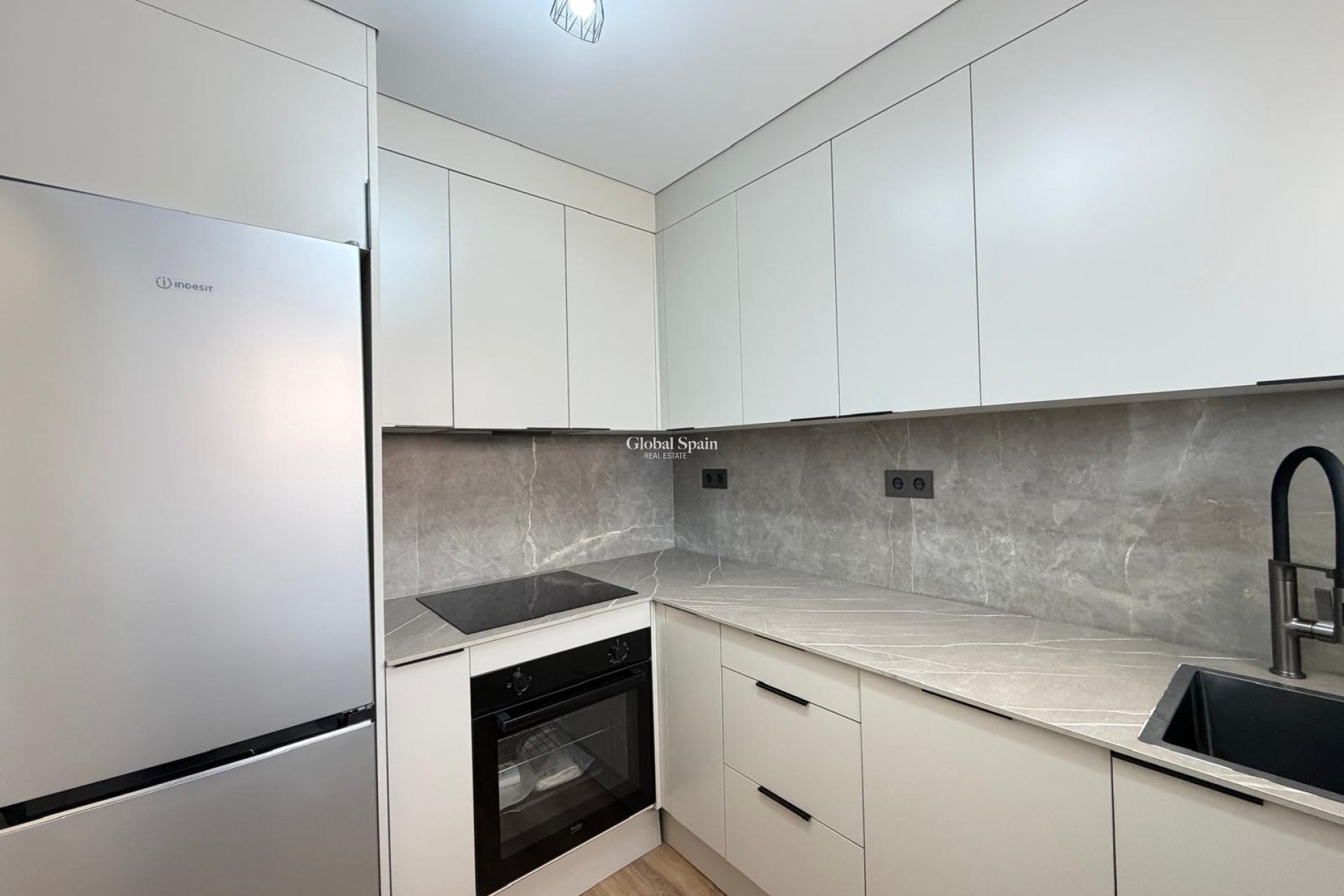 Wiederverkauf - WOHNUNG -
TORREVIEJA - Punta Prima