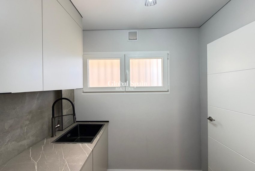 Wiederverkauf - WOHNUNG -
TORREVIEJA - Punta Prima