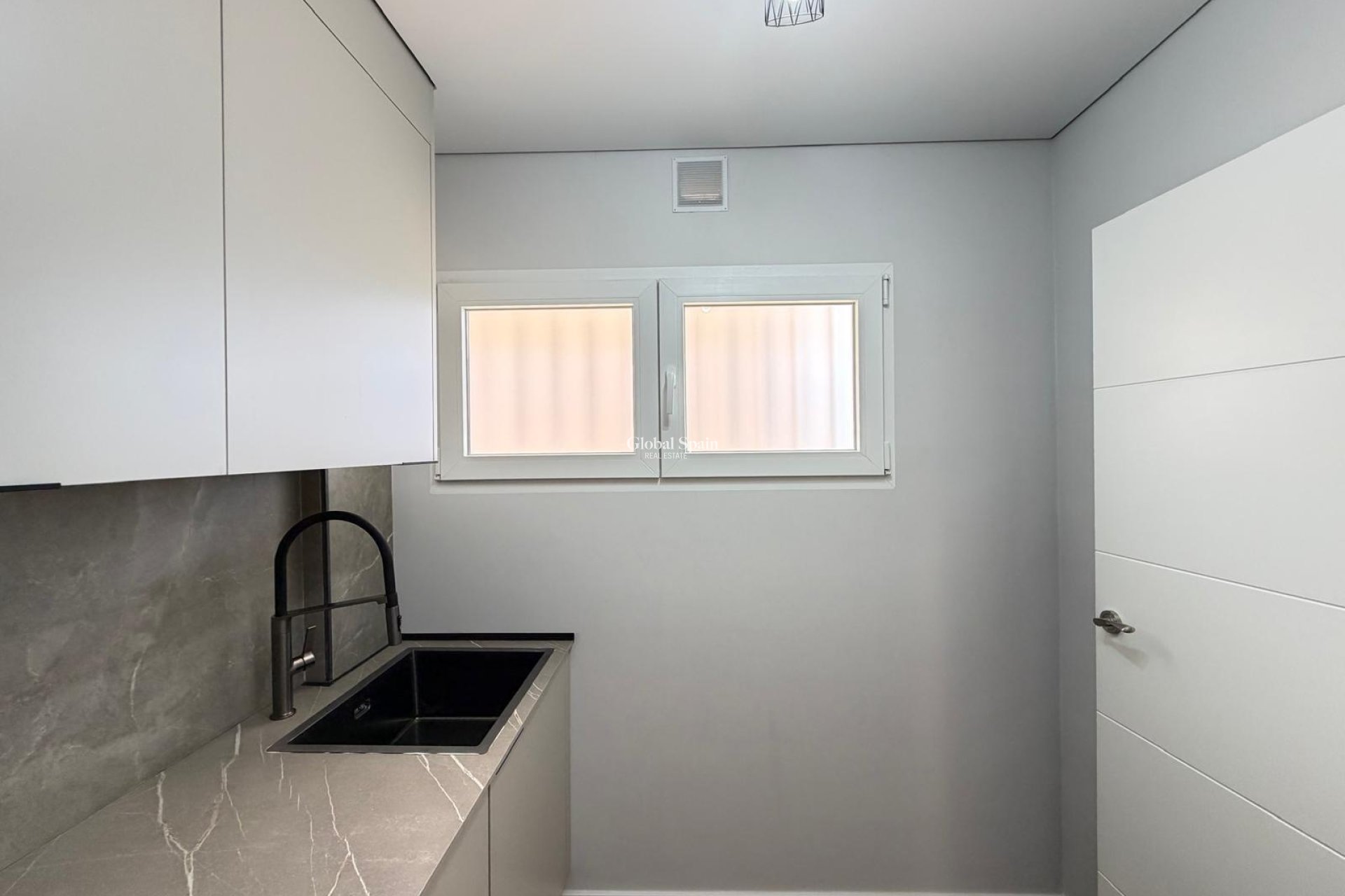Wiederverkauf - WOHNUNG -
TORREVIEJA - Punta Prima