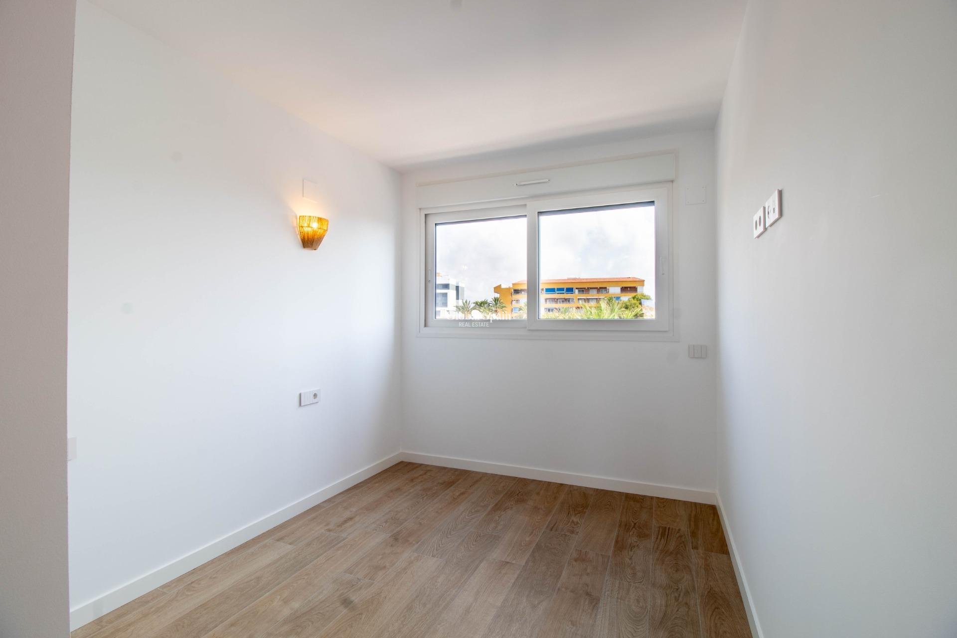 Wiederverkauf - WOHNUNG -
TORREVIEJA - Punta prima