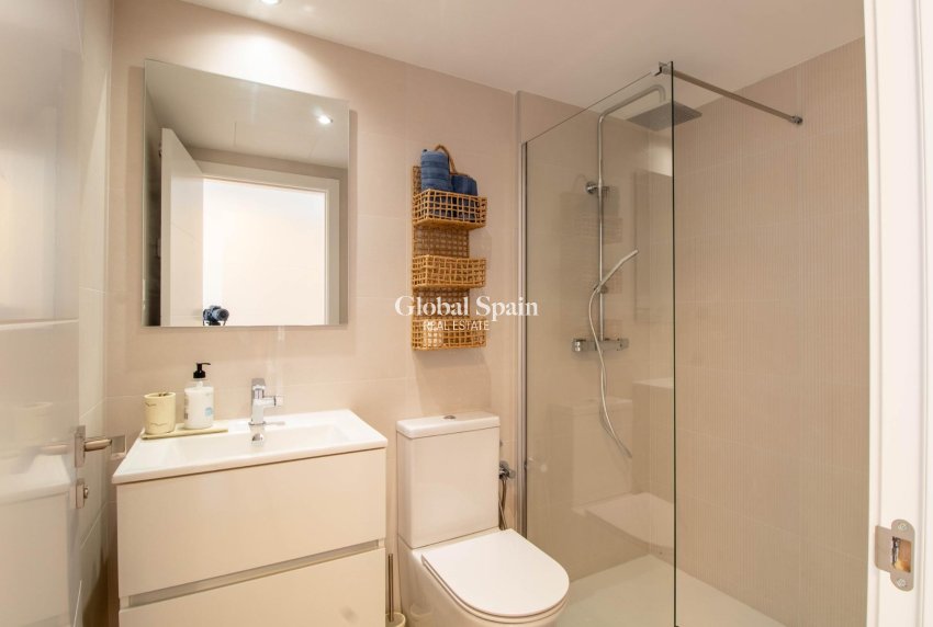 Wiederverkauf - WOHNUNG -
TORREVIEJA - Punta prima