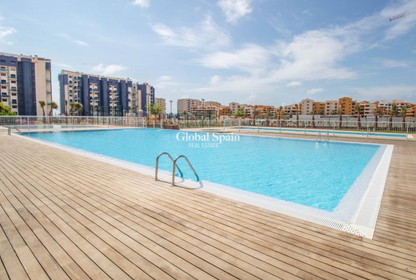 Wiederverkauf - WOHNUNG -
TORREVIEJA - Punta prima