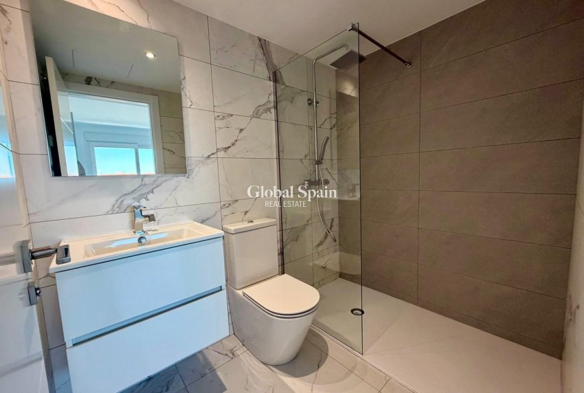 Wiederverkauf - WOHNUNG -
TORREVIEJA - Punta Prima
