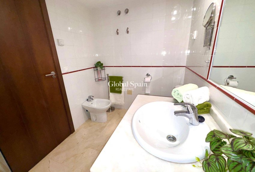 Wiederverkauf - WOHNUNG -
TORREVIEJA - Punta Prima