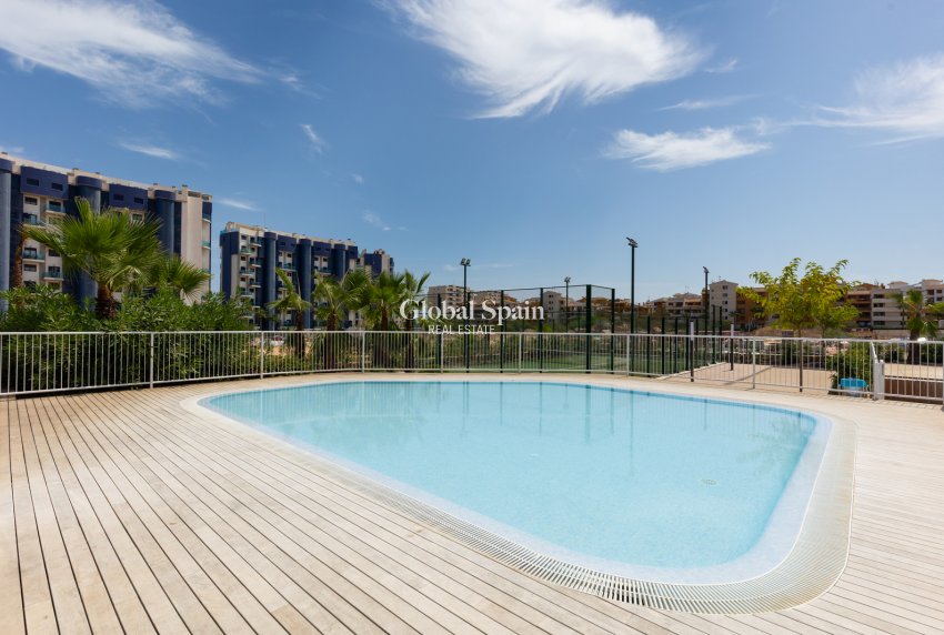 Wiederverkauf - WOHNUNG -
TORREVIEJA - Punta Prima
