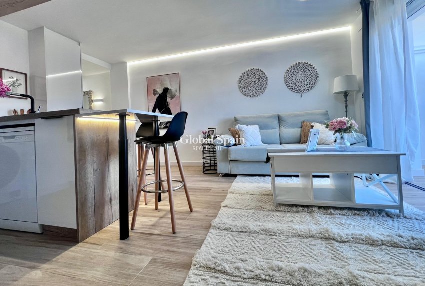 Wiederverkauf - WOHNUNG -
TORREVIEJA - Punta prima