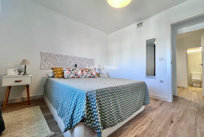 Wiederverkauf - WOHNUNG -
TORREVIEJA - Punta prima