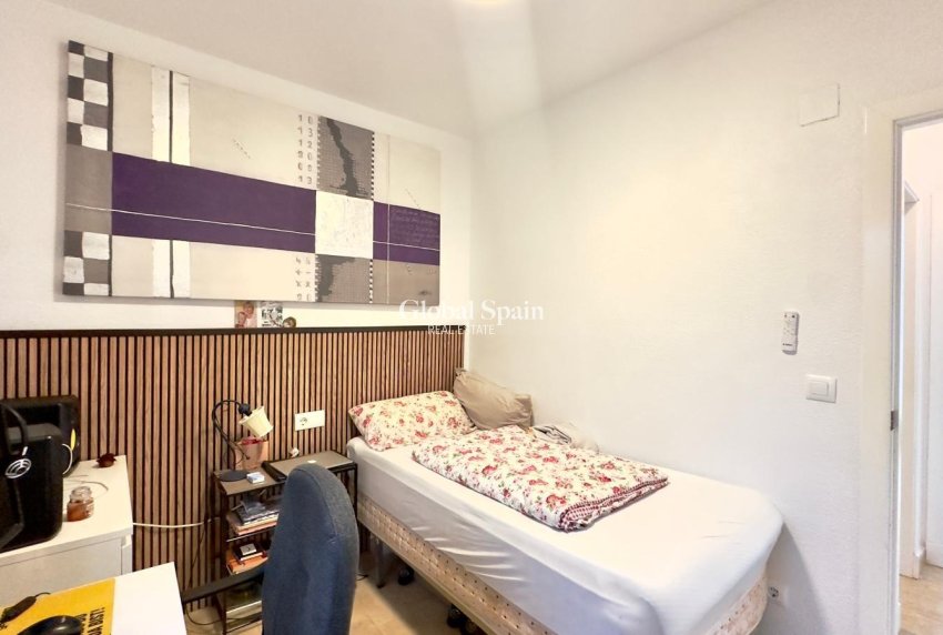 Wiederverkauf - WOHNUNG -
TORREVIEJA - Torreblanca