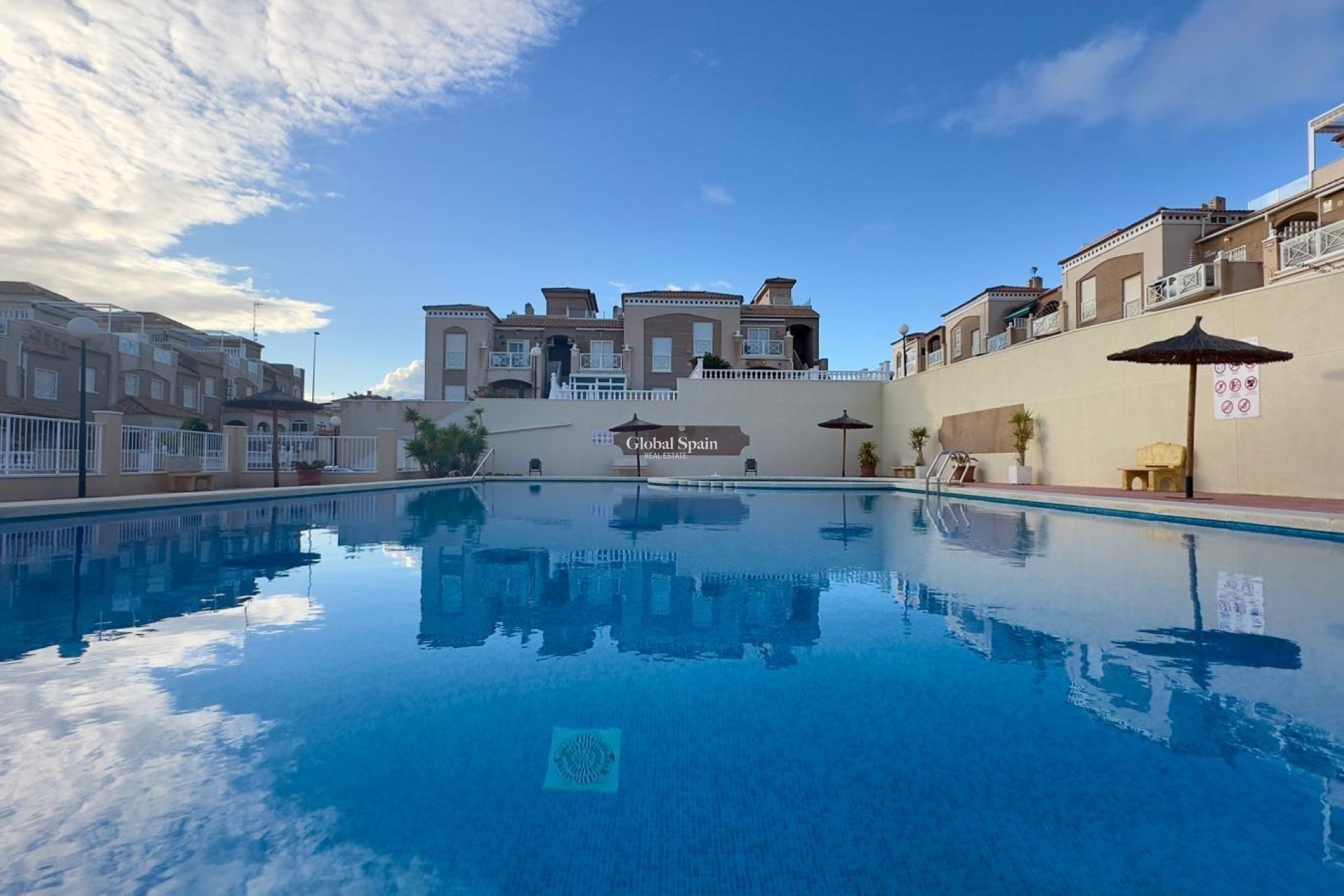 Wiederverkauf - WOHNUNG -
TORREVIEJA - Torreblanca