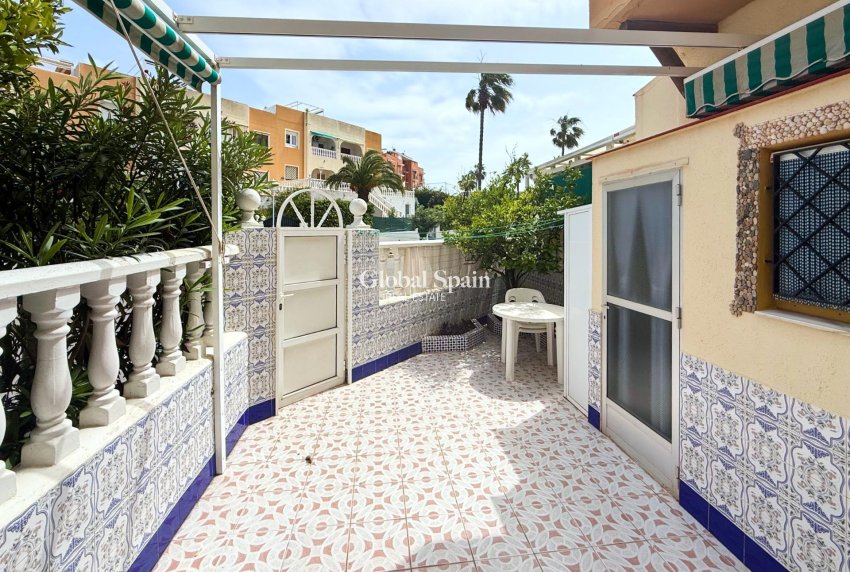 Wiederverkauf - WOHNUNG -
TORREVIEJA - Torreblanca