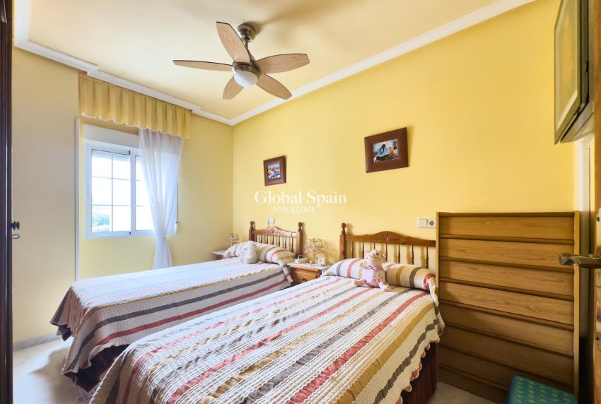 Wiederverkauf - WOHNUNG -
TORREVIEJA - Torreblanca