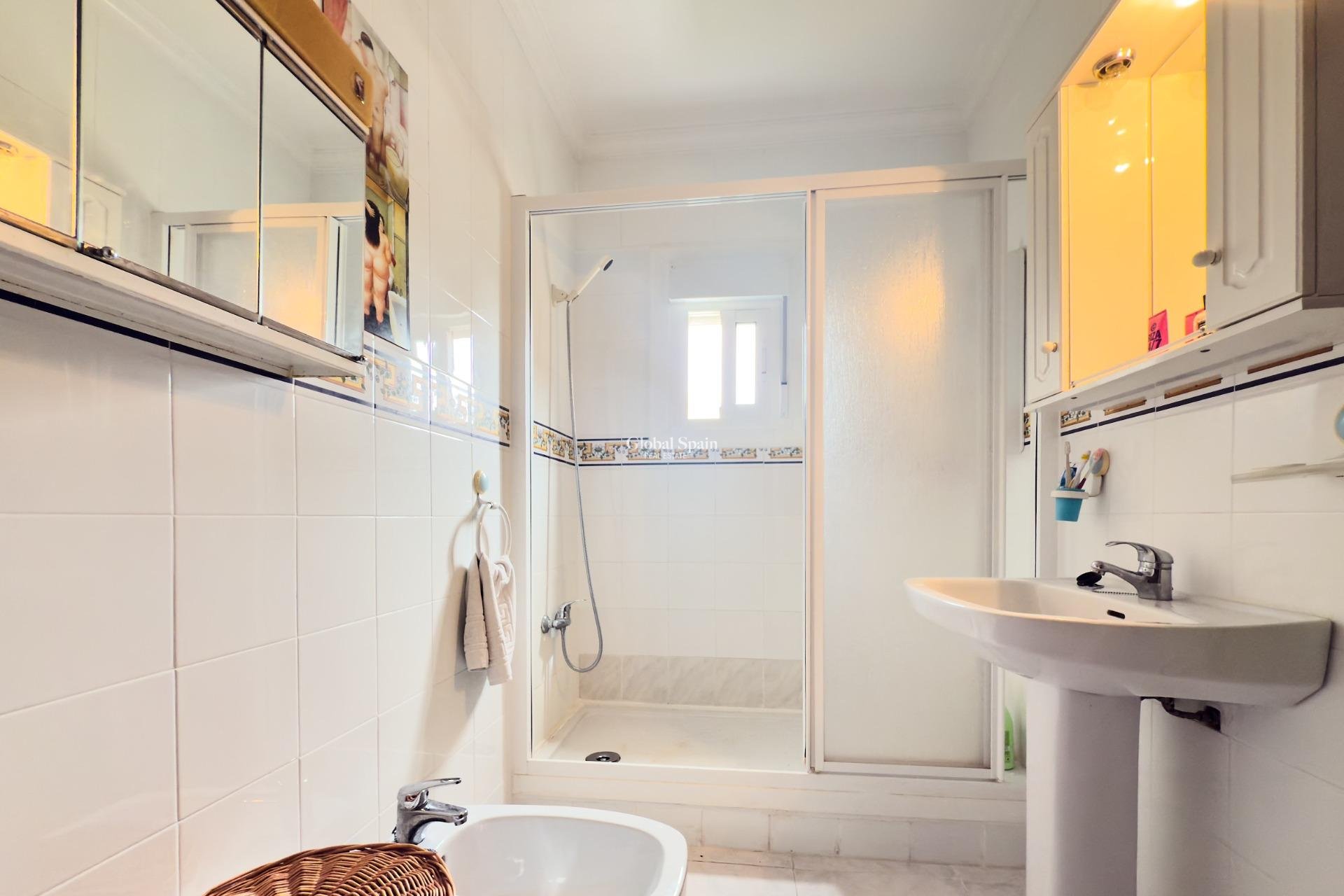 Wiederverkauf - WOHNUNG -
TORREVIEJA - Torreblanca