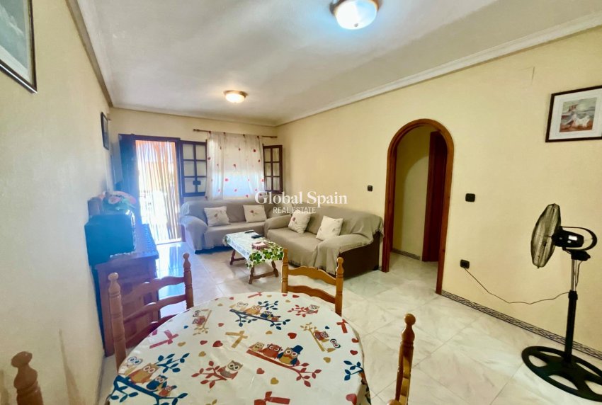 Wiederverkauf - WOHNUNG -
TORREVIEJA - Torreblanca