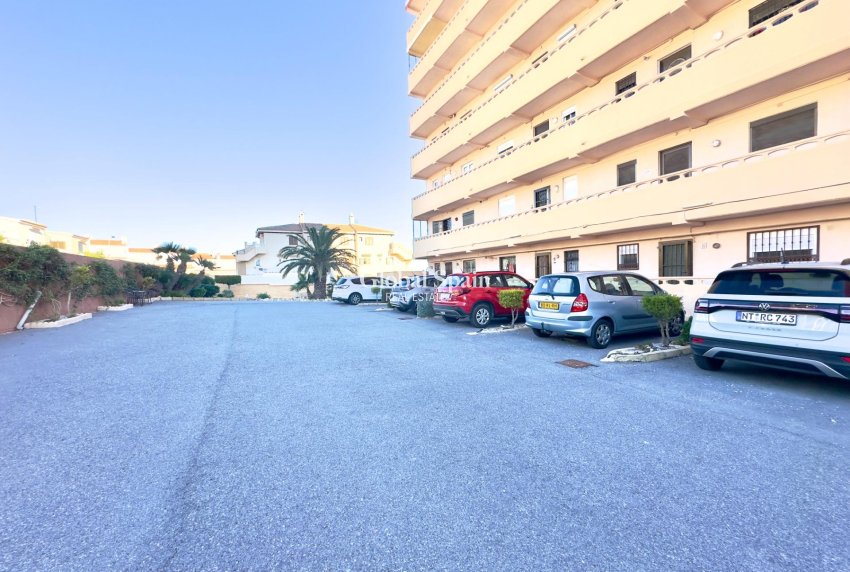 Wiederverkauf - WOHNUNG -
TORREVIEJA - Torreblanca