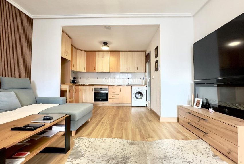 Wiederverkauf - WOHNUNG -
TORREVIEJA - Torreblanca