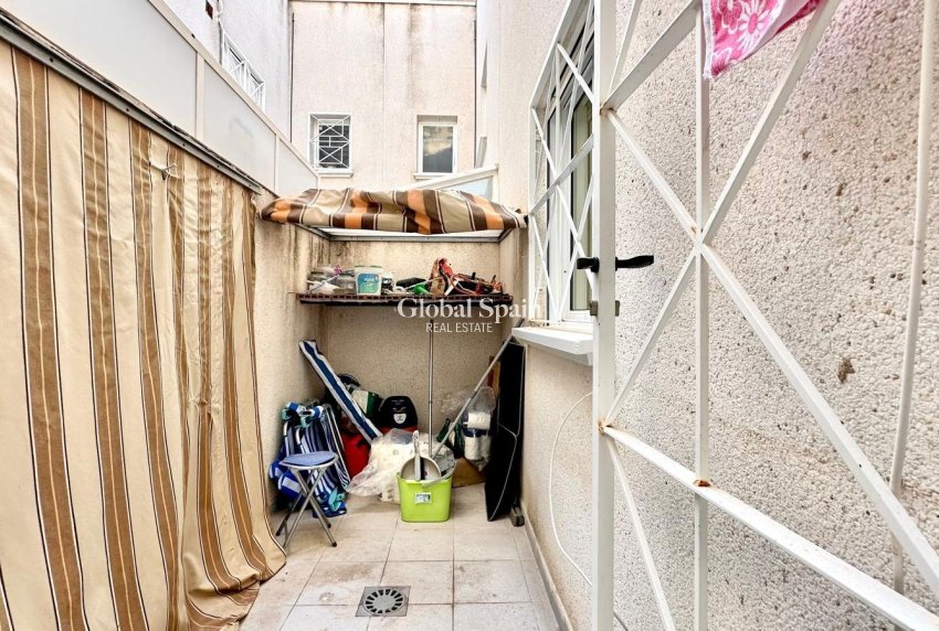 Wiederverkauf - WOHNUNG -
TORREVIEJA - Torreblanca