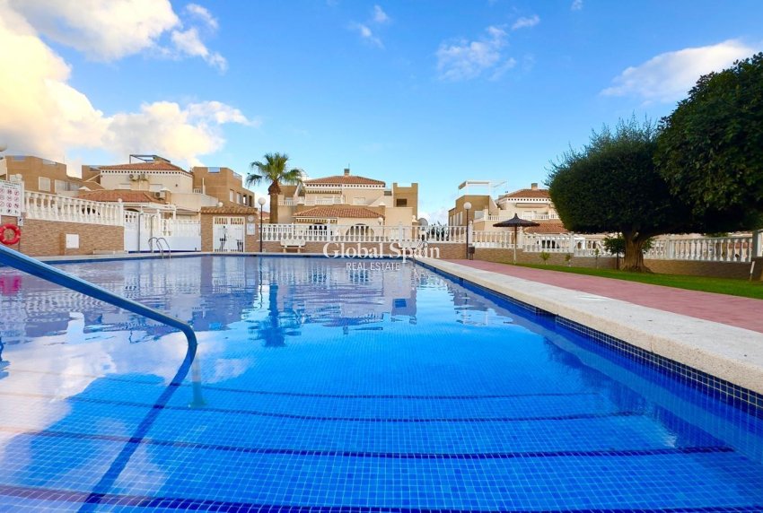 Wiederverkauf - WOHNUNG -
TORREVIEJA - Torreblanca