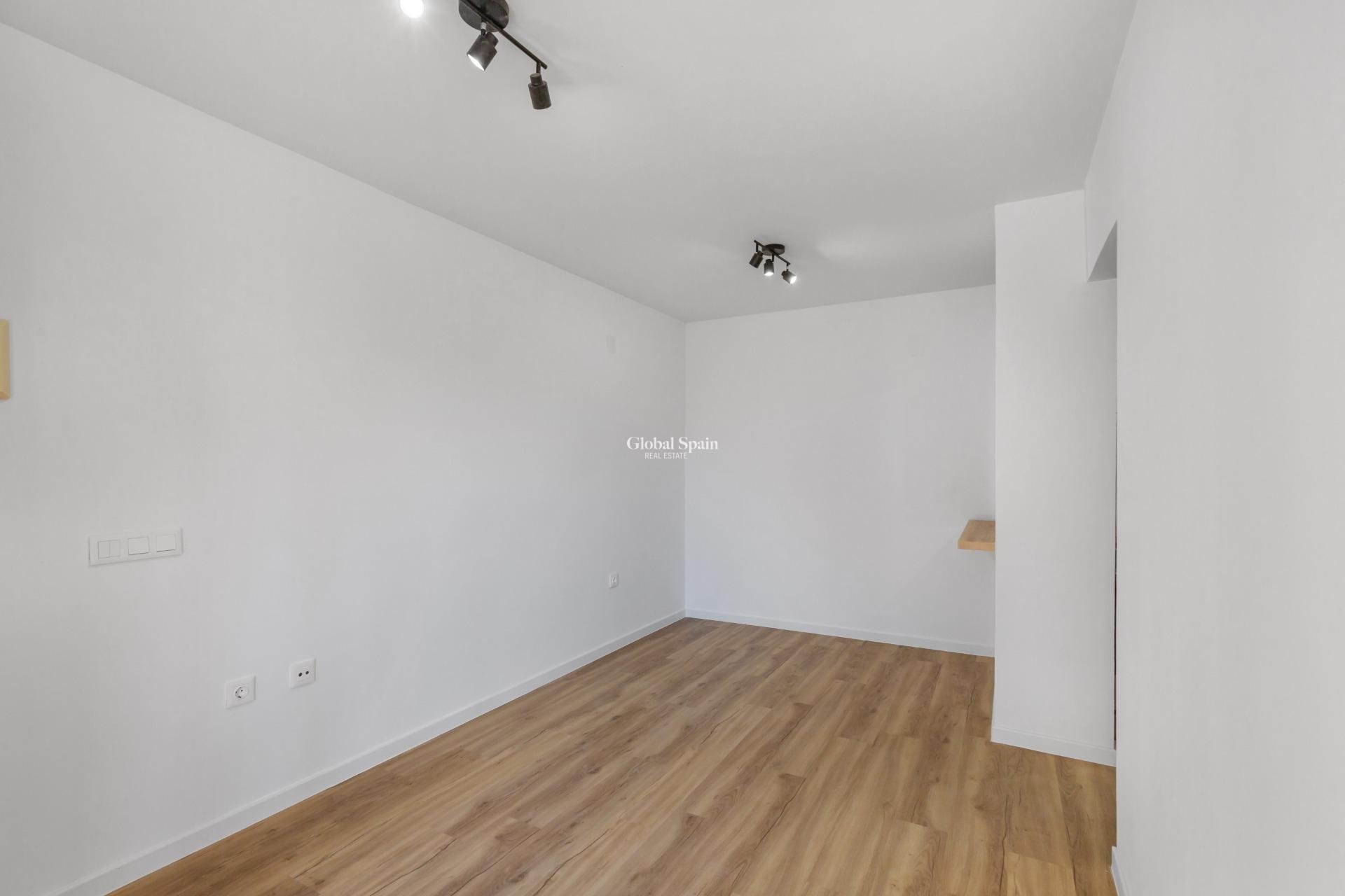 Wiederverkauf - WOHNUNG -
TORREVIEJA - Torreblanca